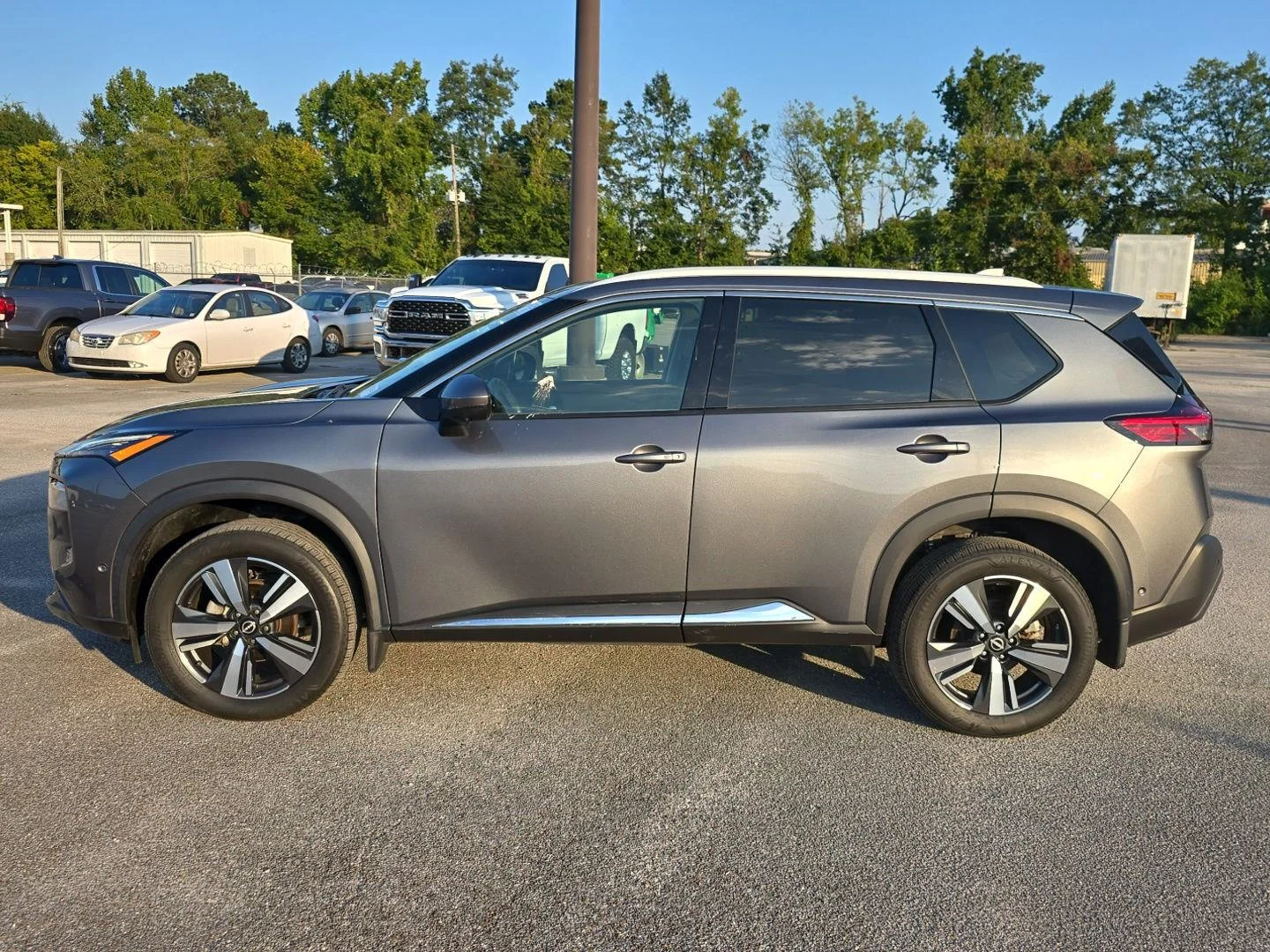 Used 2023 Gun Metallic Nissan SL image 9