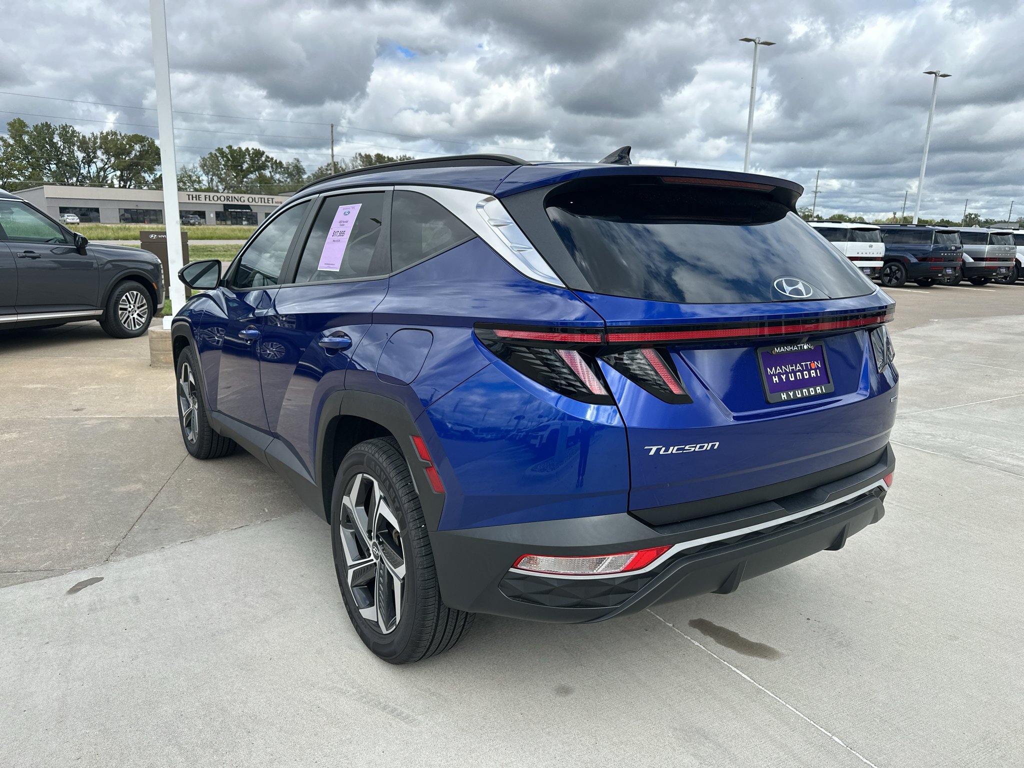 Used 2022 Intense Blue Hyundai SEL image 11