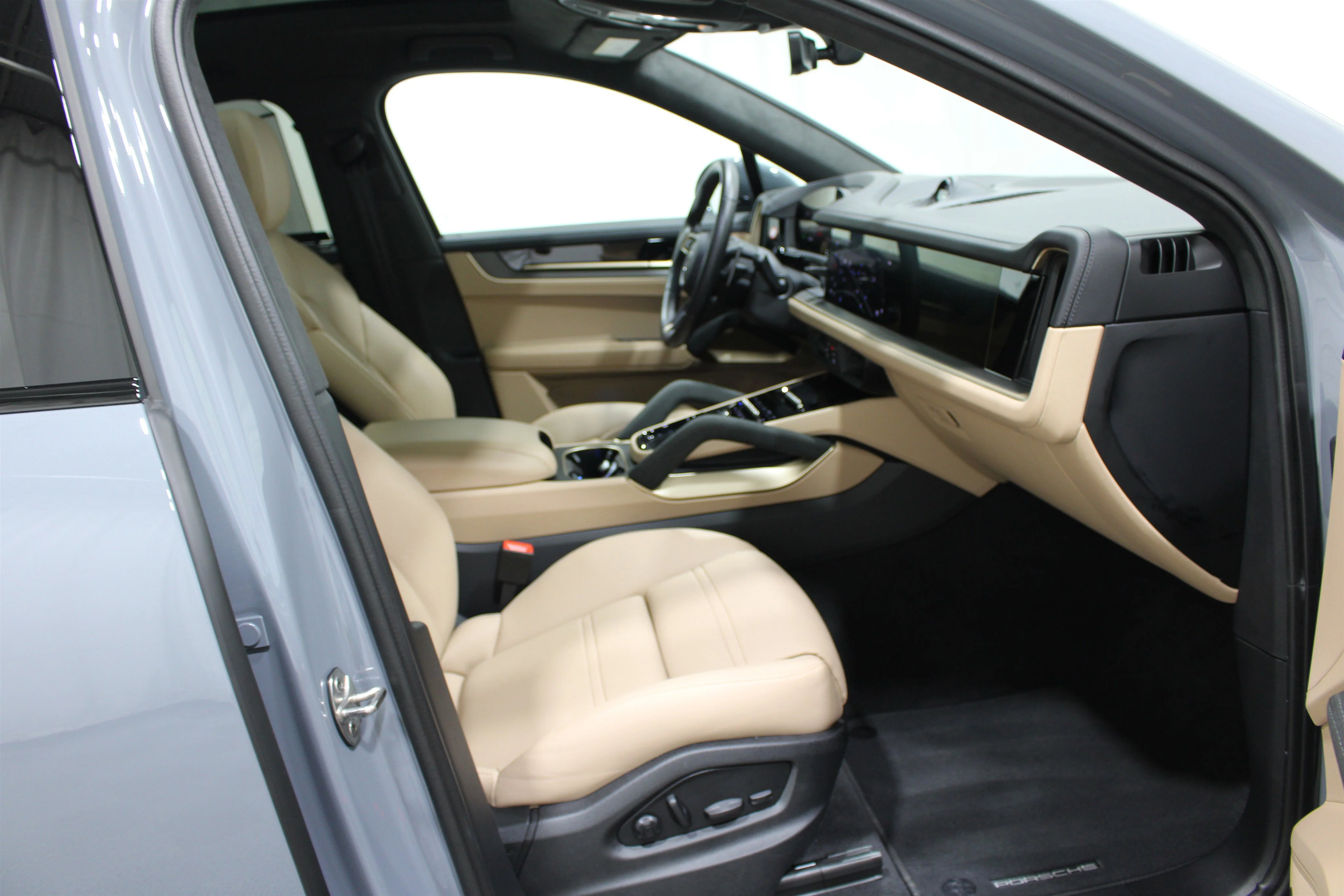 2025 Porsche Cayenne Coup Turbo E-Hybrid - Photo 29