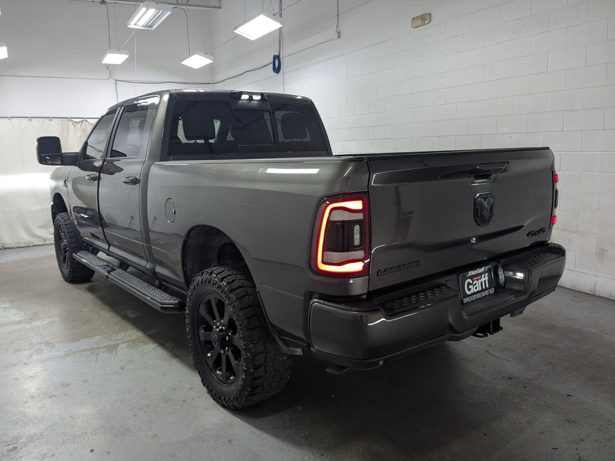 Certified Used 2024 Granite Crystal Metallic Clearcoat Ram Laramie image 7