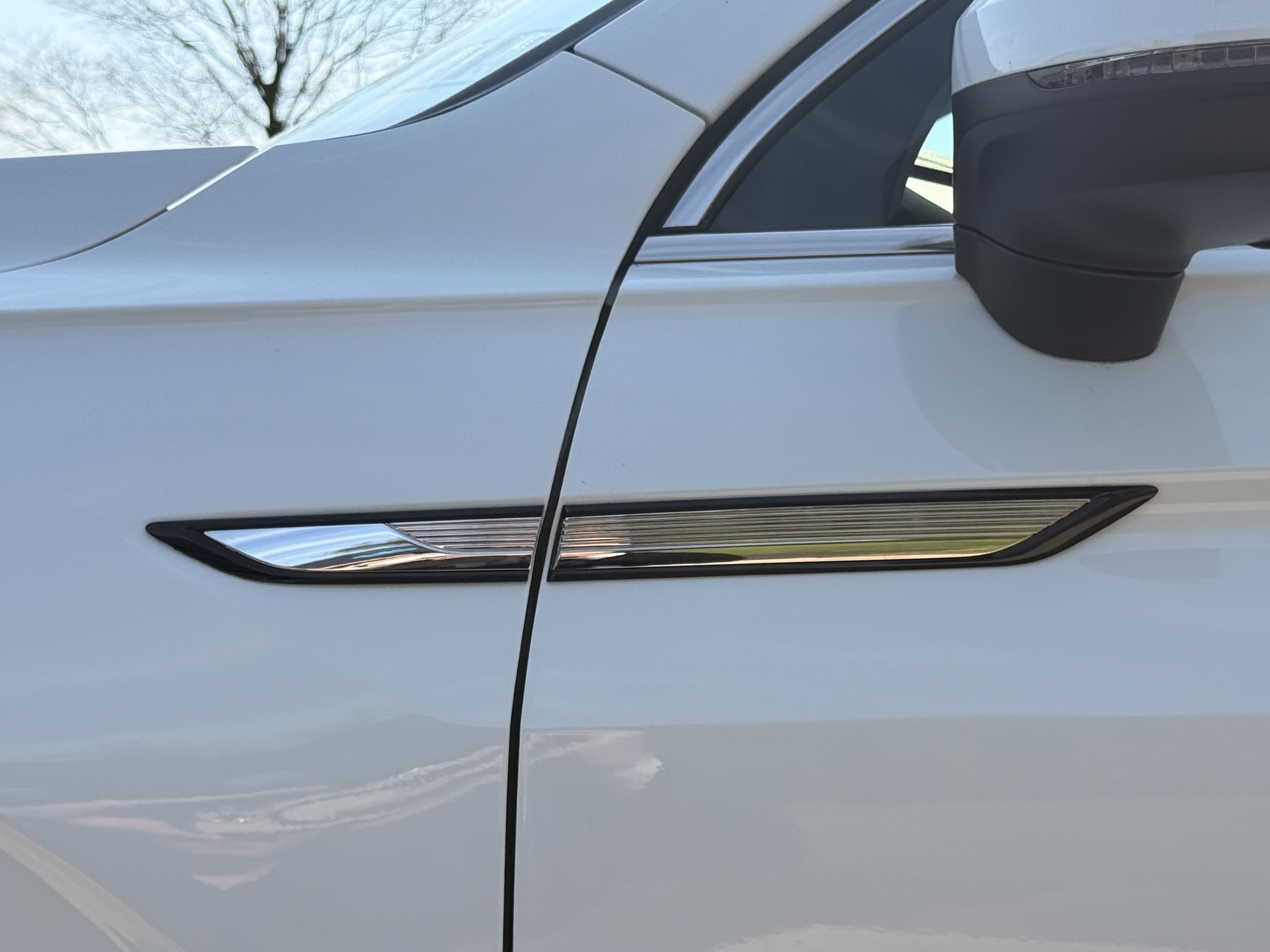 Used 2022  Volkswagen SE image 16