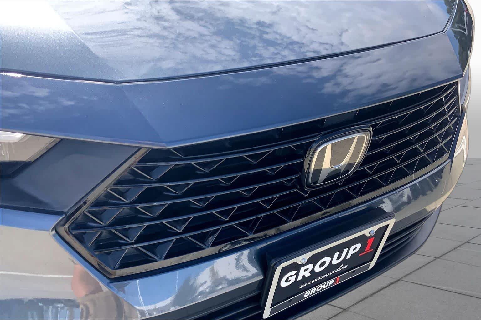 Used 2025 Meteorite Gray Metallic Honda SE image 29