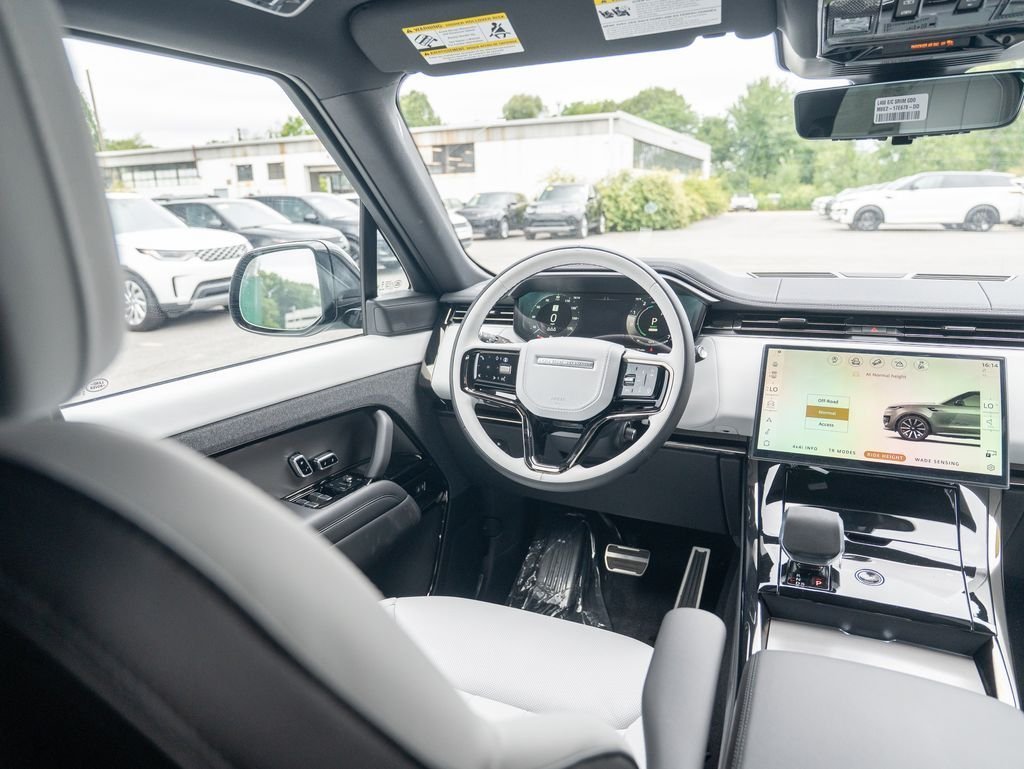 New 2026 Carpathian Grey LAND ROVER Dynamic SE image 18