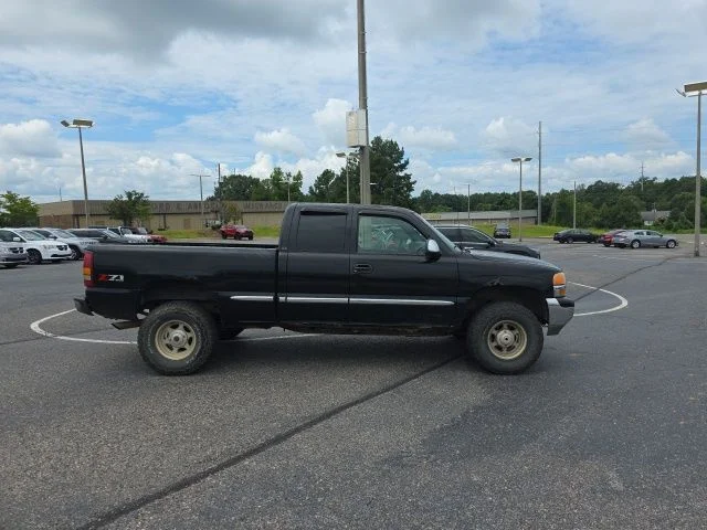Used 2001 Black GMC SLE image 2