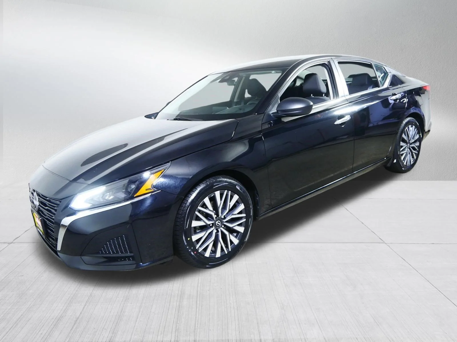 Used 2025 Super Black Nissan SV image 3