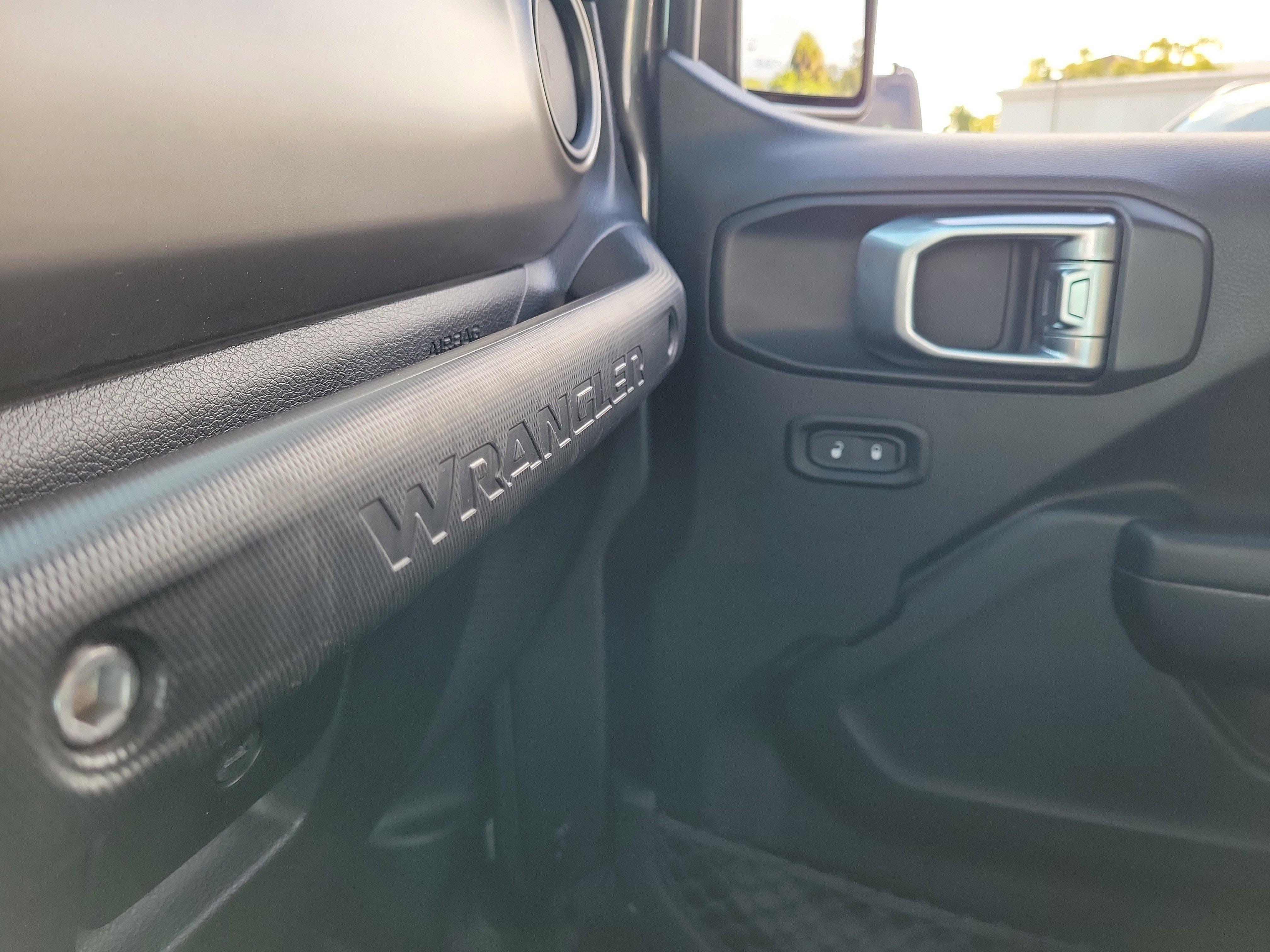 Used 2020 Granite Crystal Metallic Clearcoat Jeep Sport S image 30