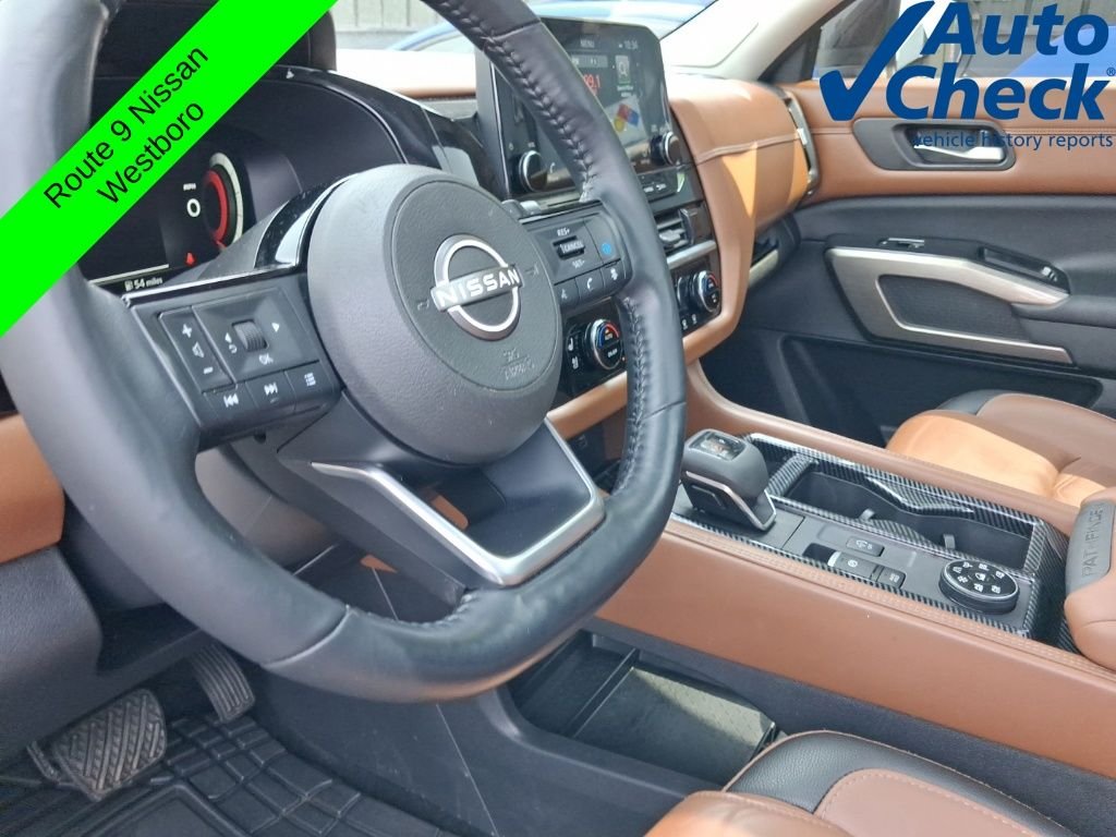 Used 2023 White Nissan Platinum image 16