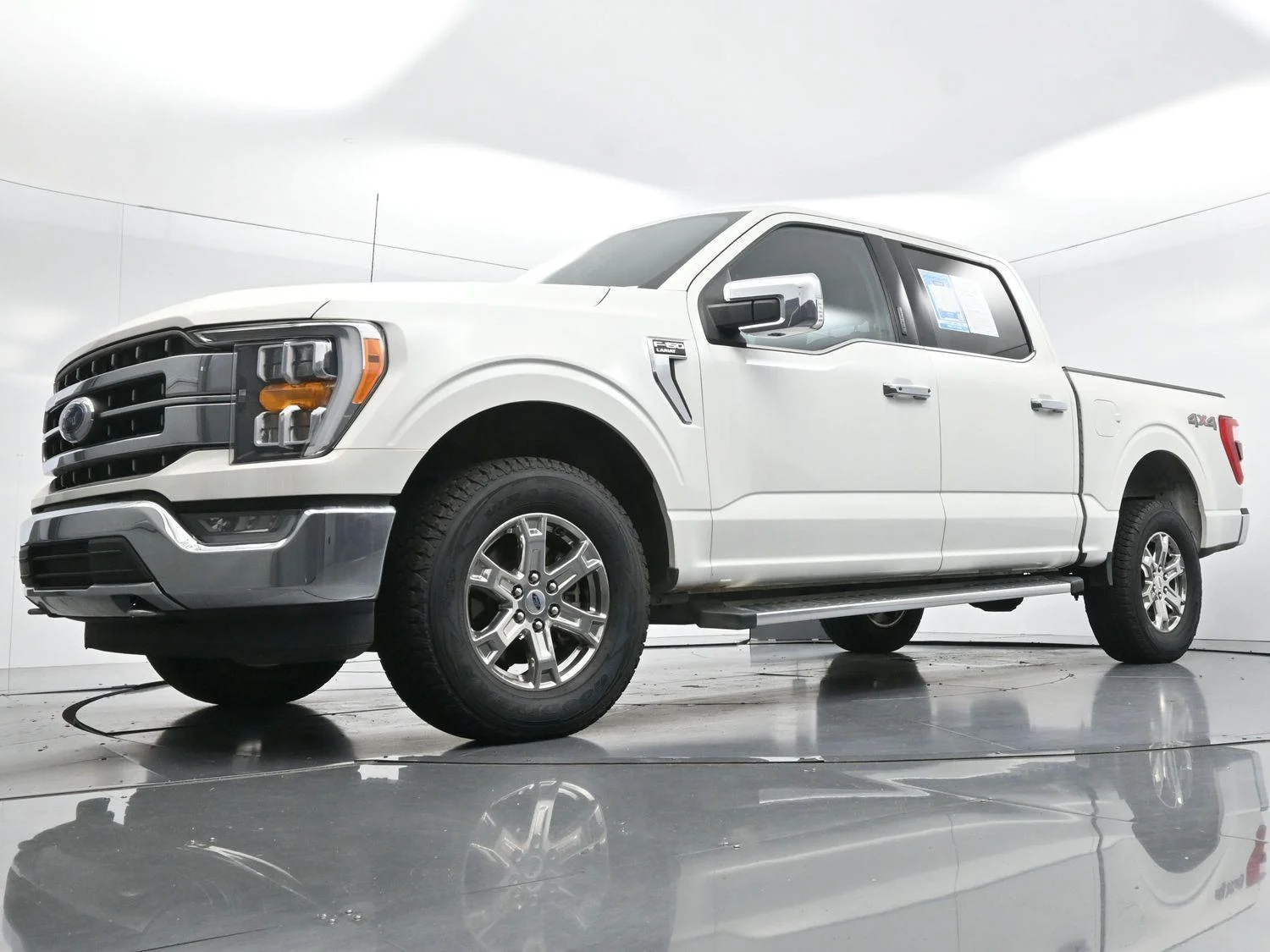 Used 2023  Ford LARIAT image 49