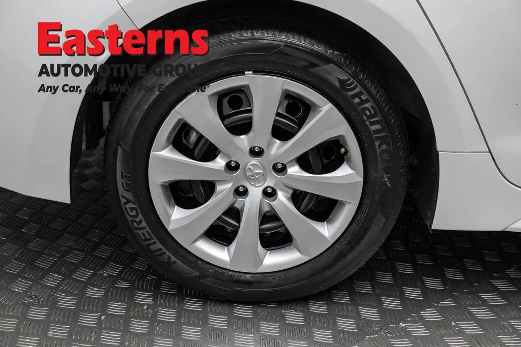 Used 2024 White Toyota LE image 28