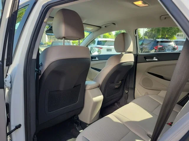 Used 2021 White Hyundai SE image 9