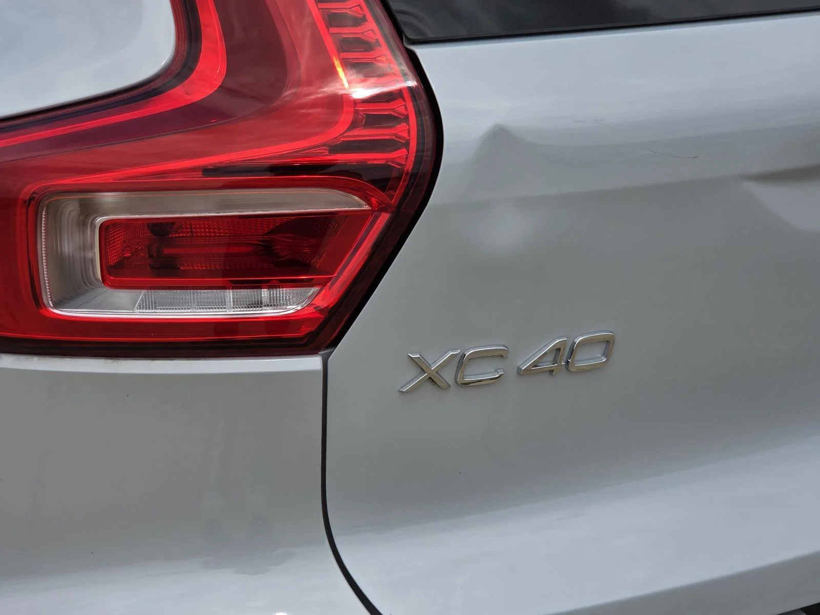 Used 2021 Glacier Silver Metallic Volvo R-Design image 8