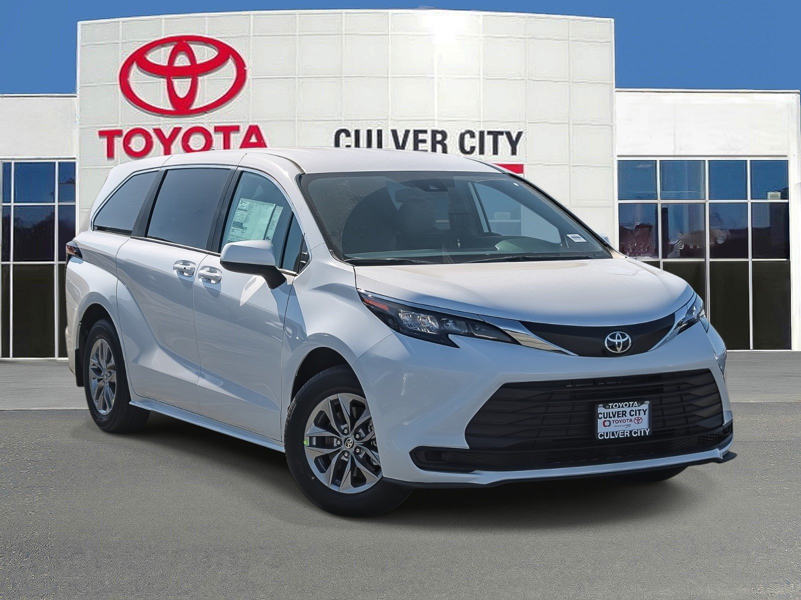 2026 Toyota Sienna  LE