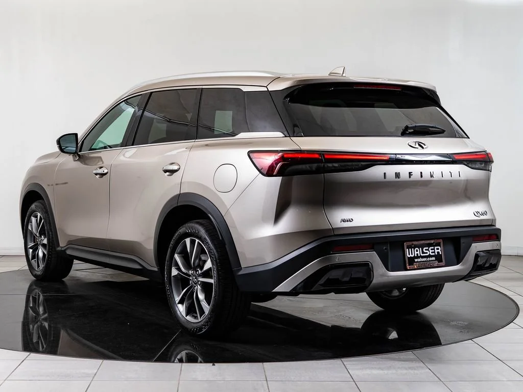 Used 2023 Warm Titanium INFINITI LUXE image 6