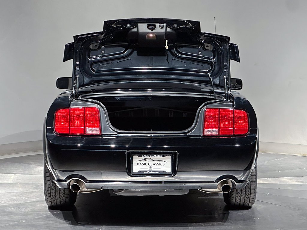 Used 2005 Black Ford  image 32