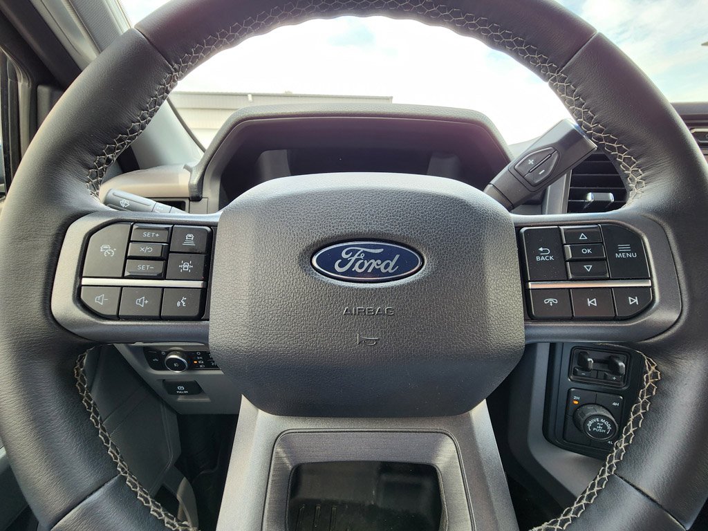 Used 2024 Atlas Blue Metallic Ford XLT image 17