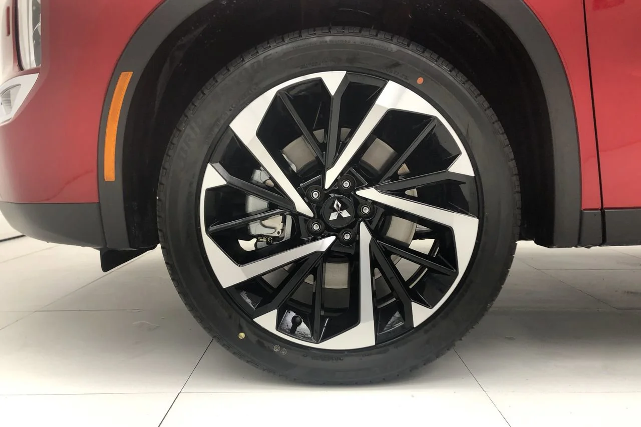 Used 2022 Red Diamond Mitsubishi  image 18