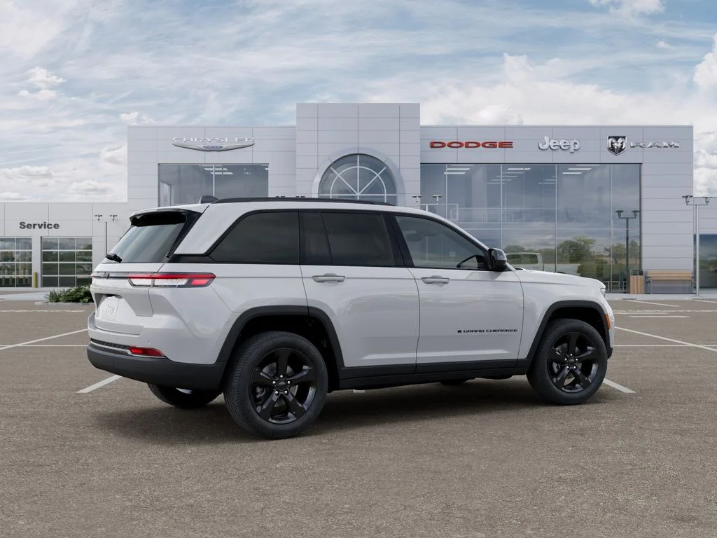 New 2025 Bright White Clear-Coat Exterior Paint Jeep Laredo image 4