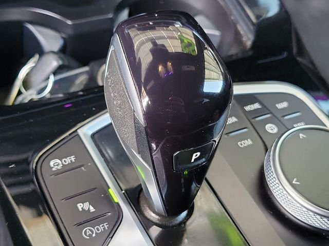 Used 2022 White BMW sDrive30i image 16
