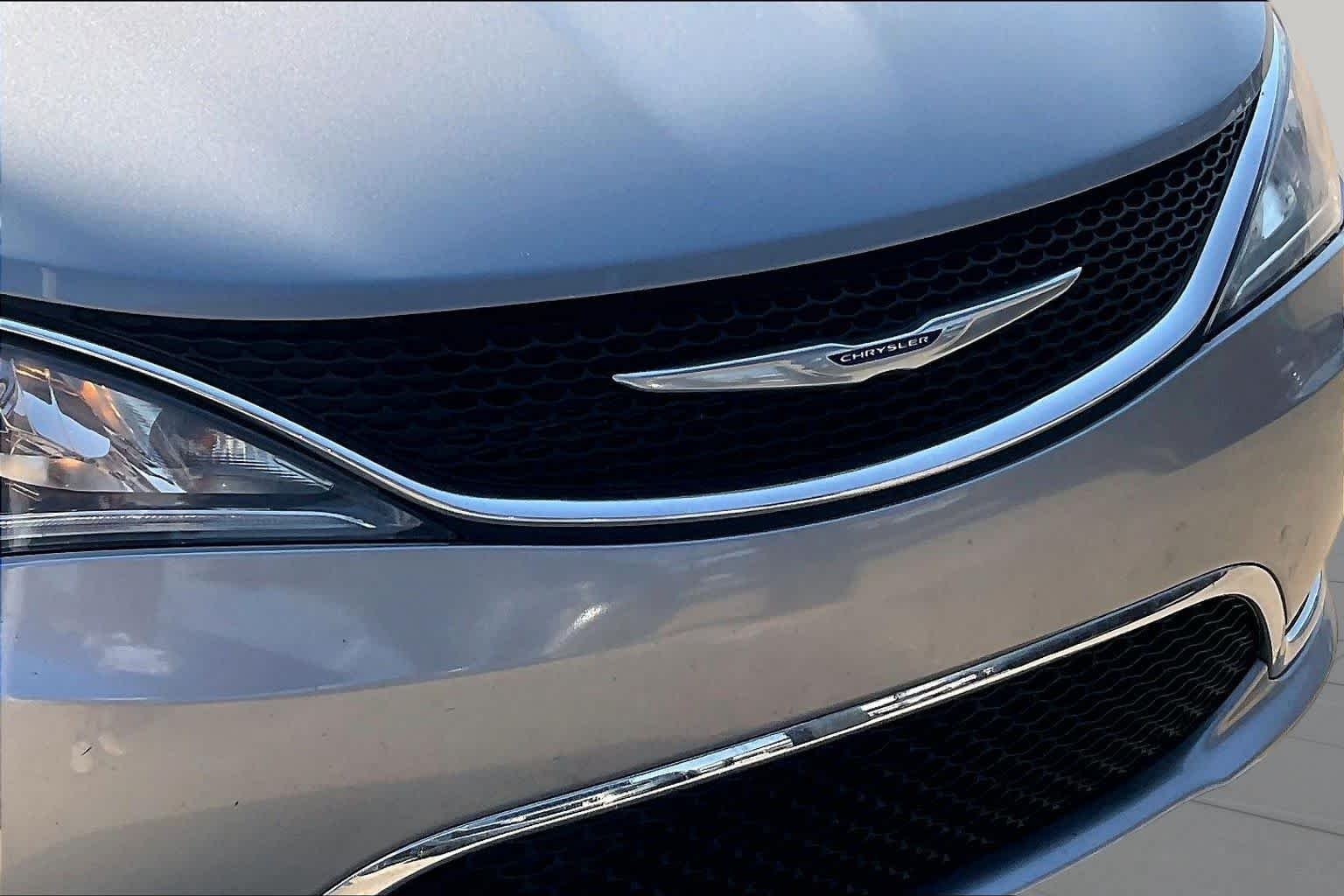 Used 2019 Billet Silver Metallic Clearcoat Chrysler Touring Plus image 28
