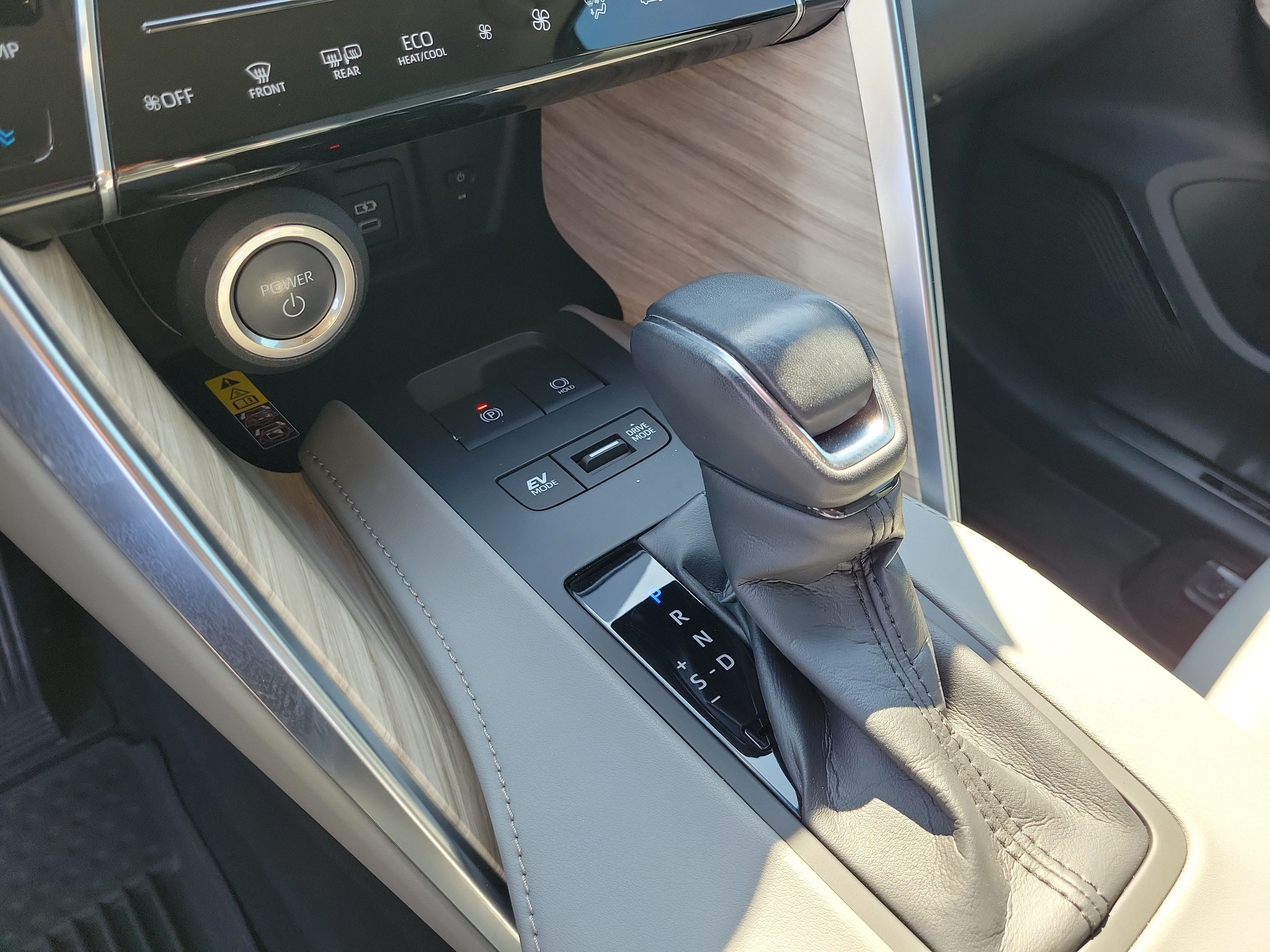 Used 2023 Champagne Toyota LE image 28