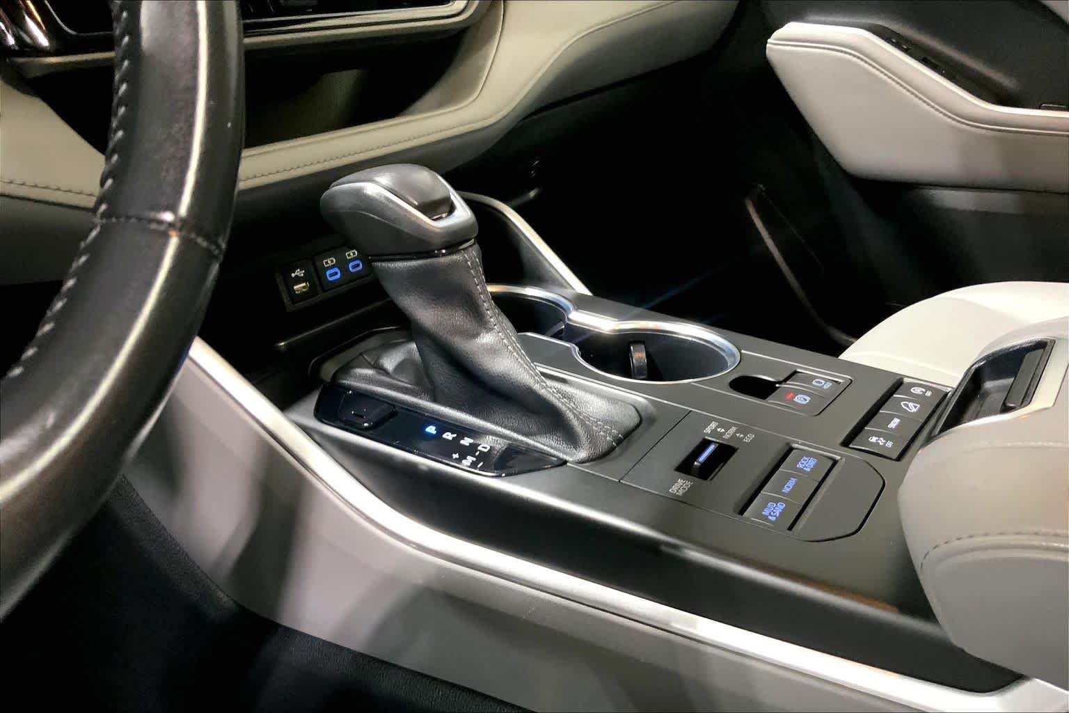Used 2022 Moon Dust Toyota XLE image 17