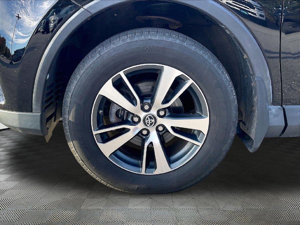 Used 2018 Black Toyota XLE image 7