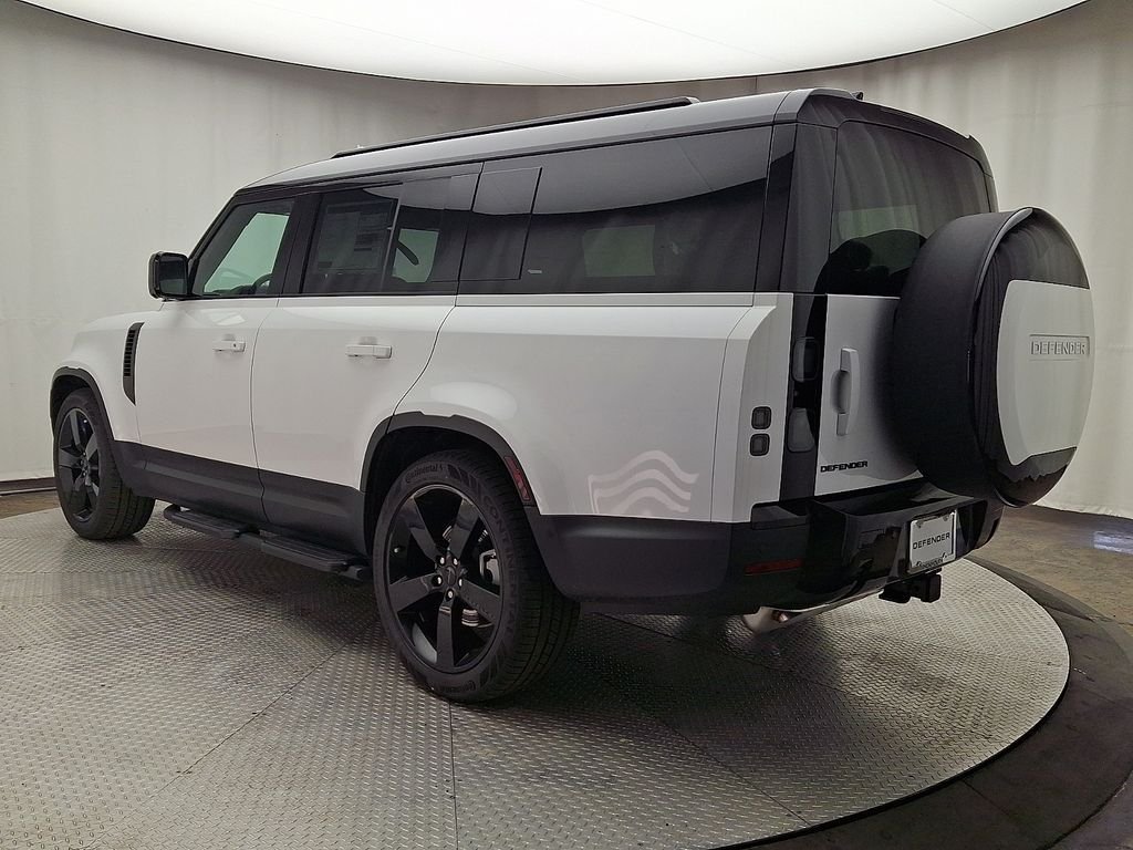 New 2026 Fuji White LAND ROVER S image 4