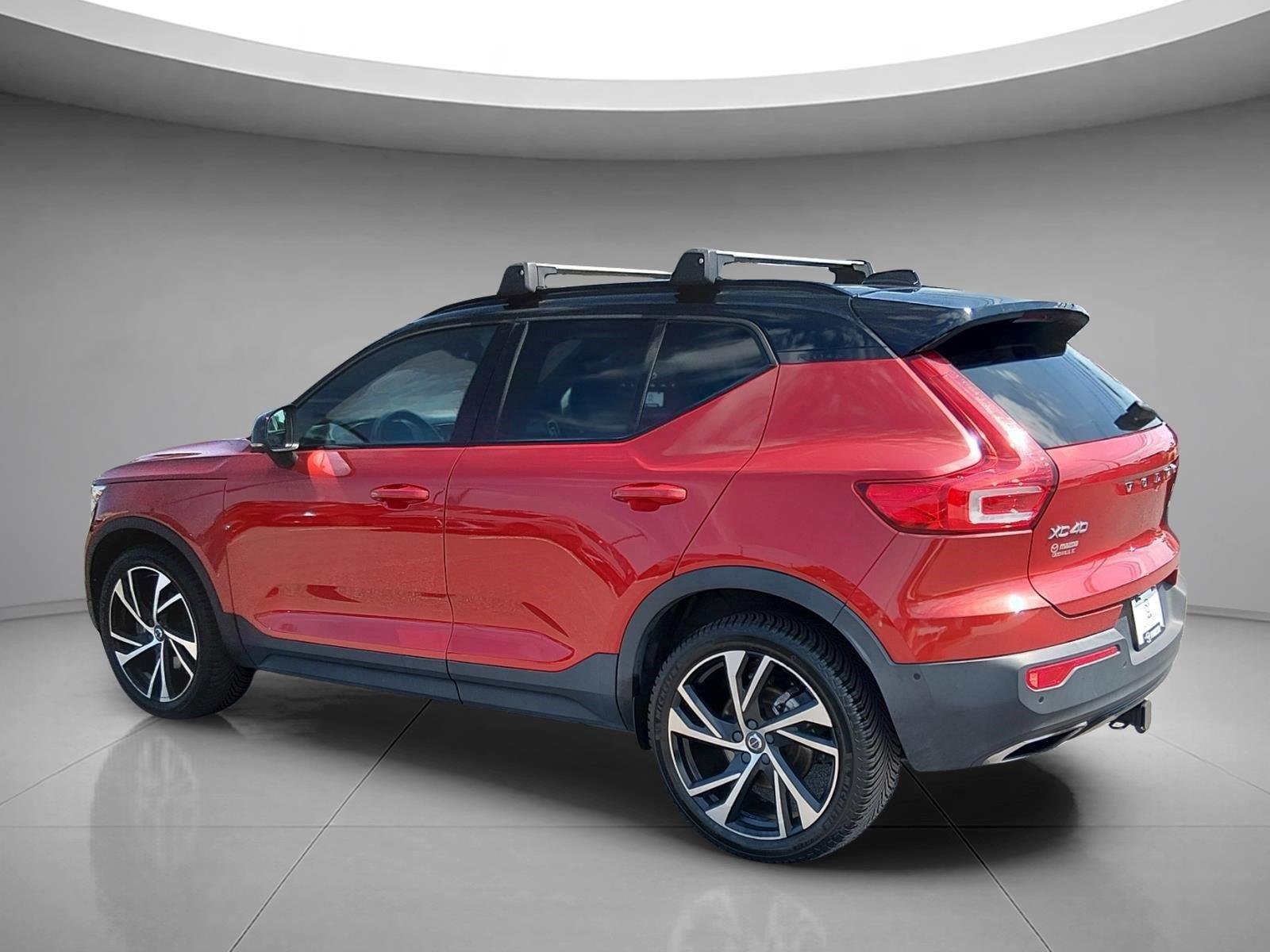 Used 2019 Fusion Red Metallic Volvo R-Design image 3
