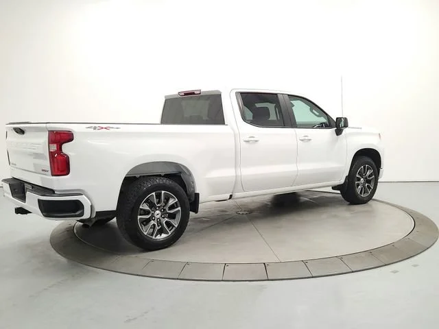 Used 2025 Summit White Chevrolet RST image 7