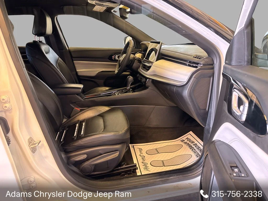 Used 2025 White Jeep Limited image 13