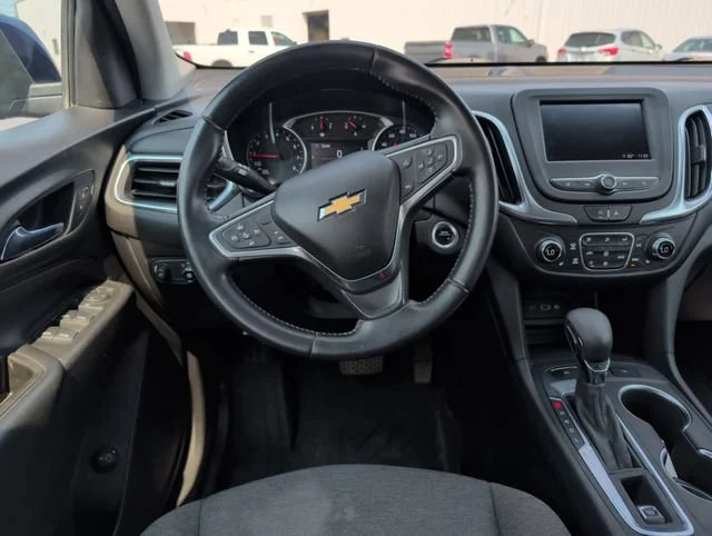 Used 2022 BLUE GLOW METALLIC Chevrolet LT image 16