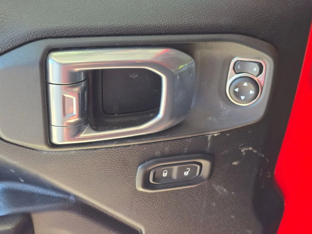 Used 2021 Red Jeep Rubicon image 15