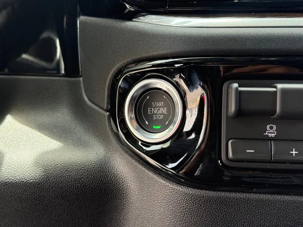 New 2026 Summit White GMC Elevation image 25