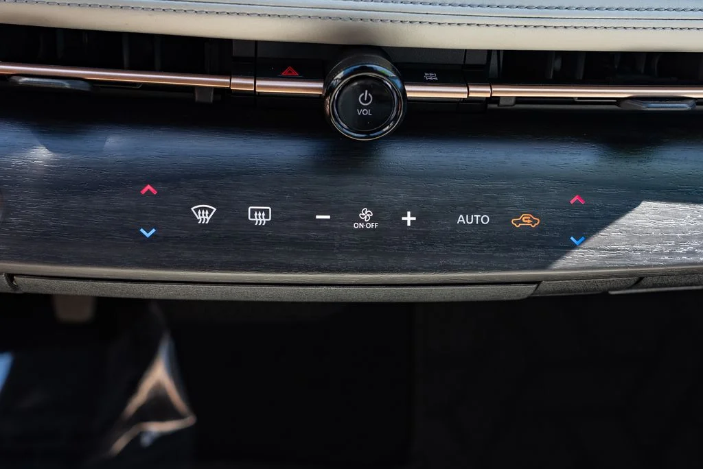 Used 2023 Black Nissan ENGAGE image 19