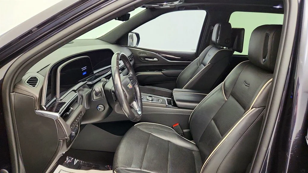 Used 2023 Black Raven Cadillac 4WD 4dr Sport w/ Touring Pkg, Super Cruise & Rear Entertainment image 20