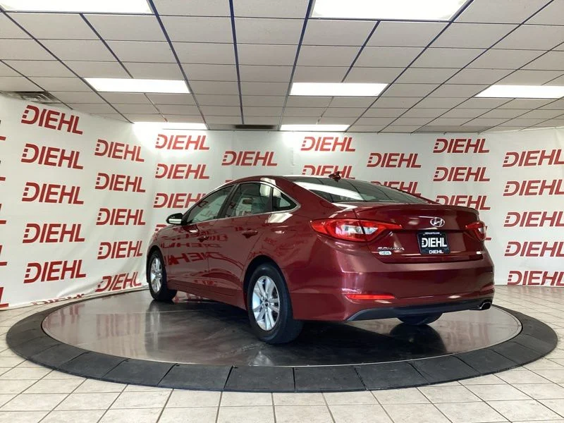Used 2015 Red Hyundai SE image 5