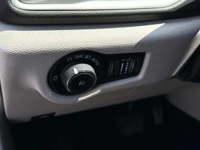 Used 2024 Silver Chrysler Touring L image 27