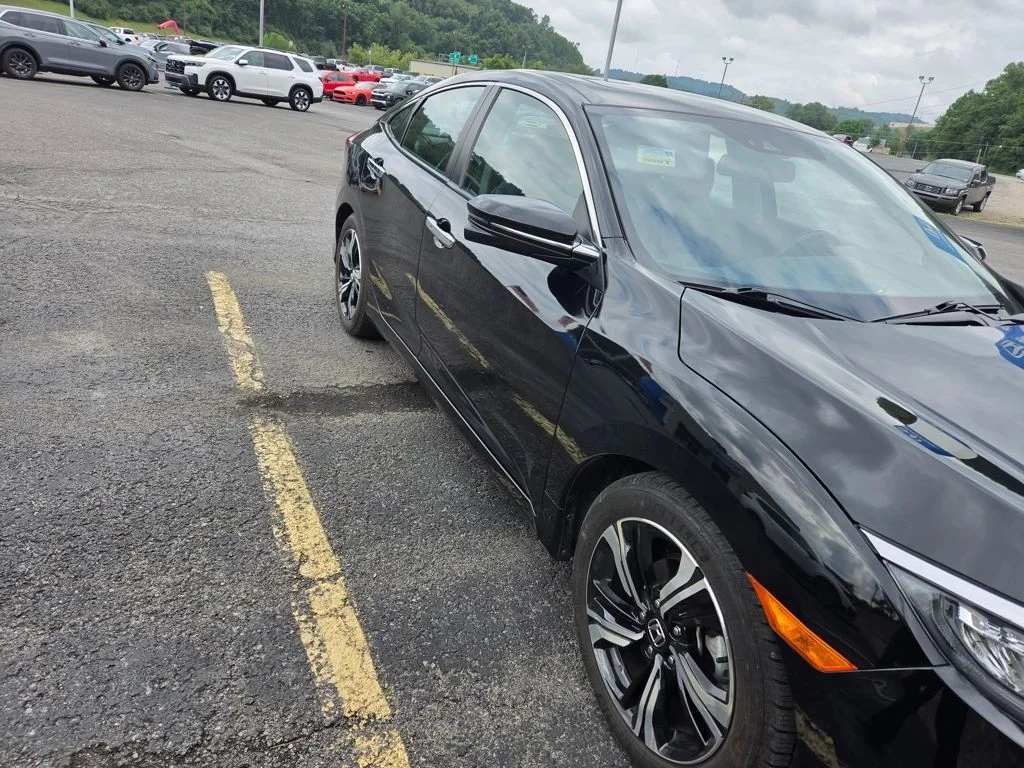Used 2016 Black Honda Touring image 2