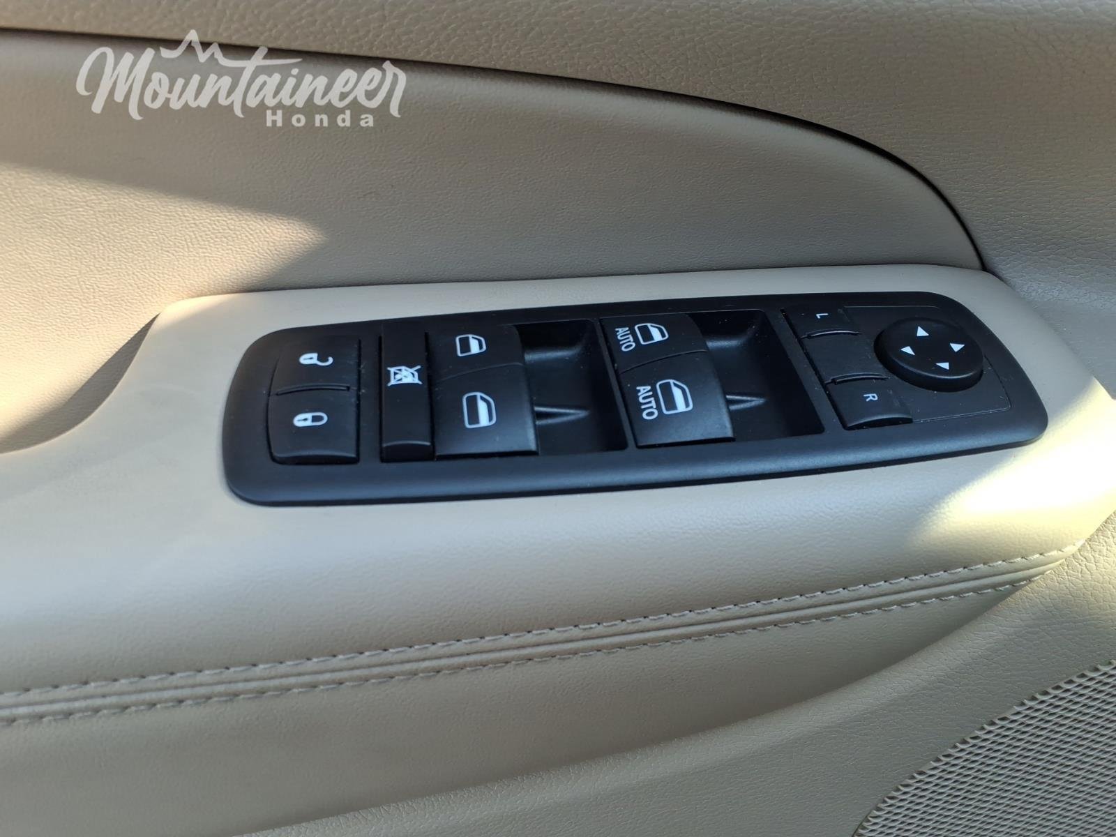 Used 2021 Slate Blue Pearlcoat Jeep Limited image 33