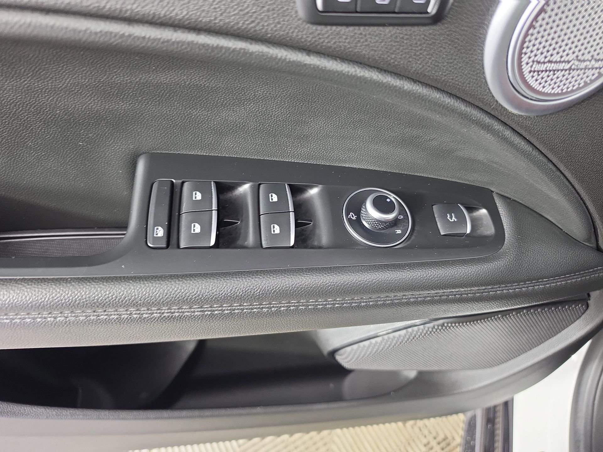 Used 2024 White Alfa Romeo Veloce image 18