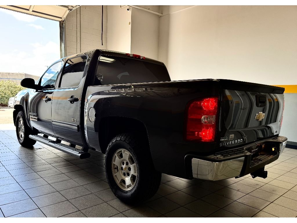 Used 2011  Chevrolet LT image 3