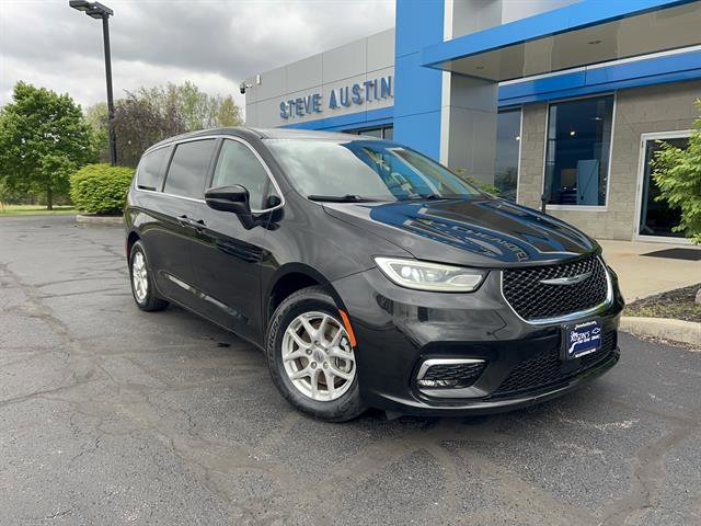 2023 Chrysler Pacifica Touring L's photo