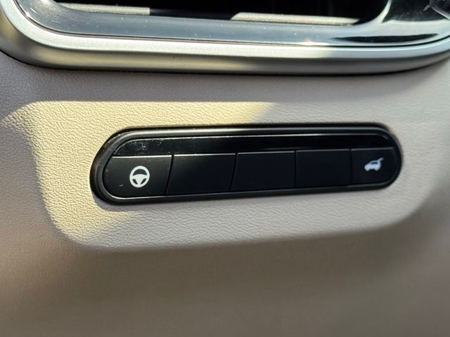 Used 2022 Gray INFINITI LUXE image 21