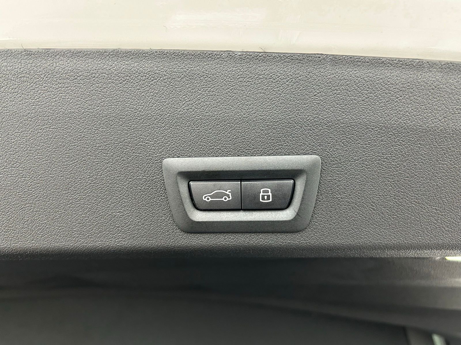New 2026 Mineral White Metallic BMW Label image 70