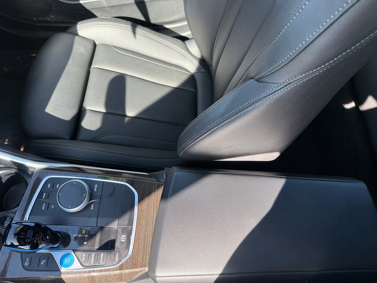 Used 2023 White Metallic BMW eDrive35 image 14