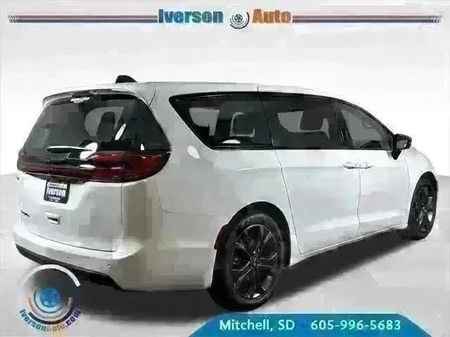 New 2026 Bright White Clear-Coat Exterior Paint Chrysler  image 8