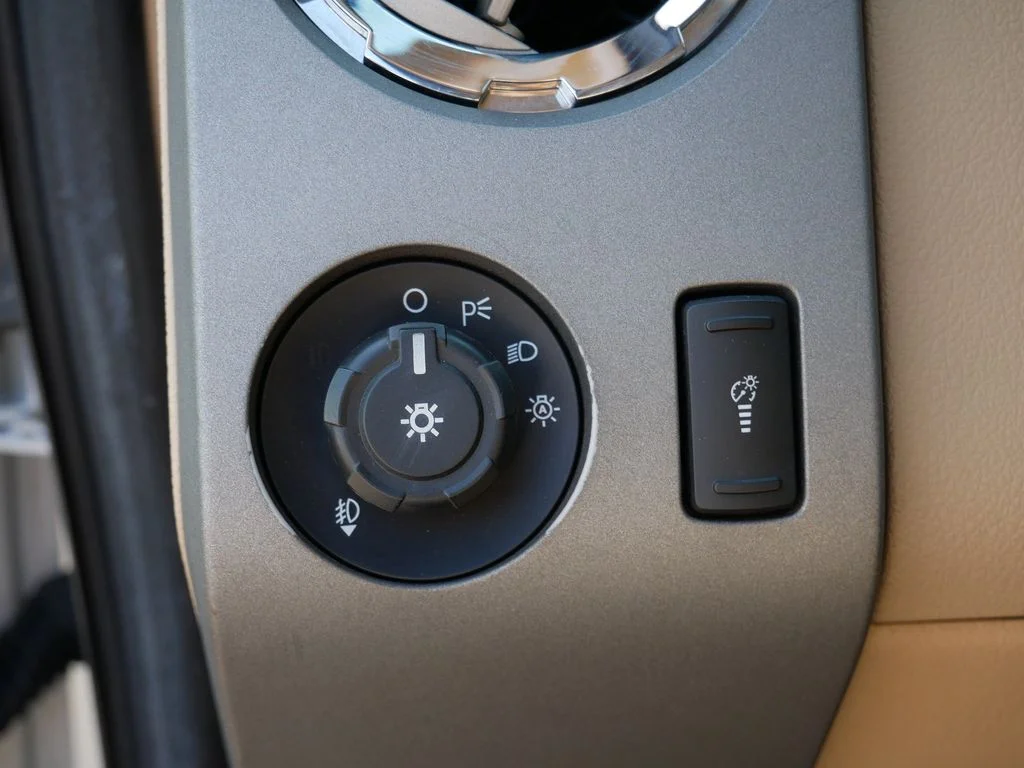 Used 2012 White Ford Lariat image 17