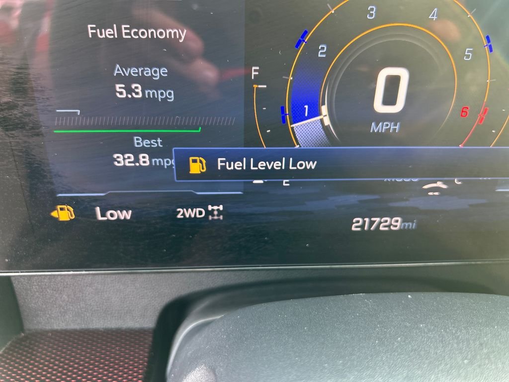Used 2025 Gray Chevrolet Z71 image 18
