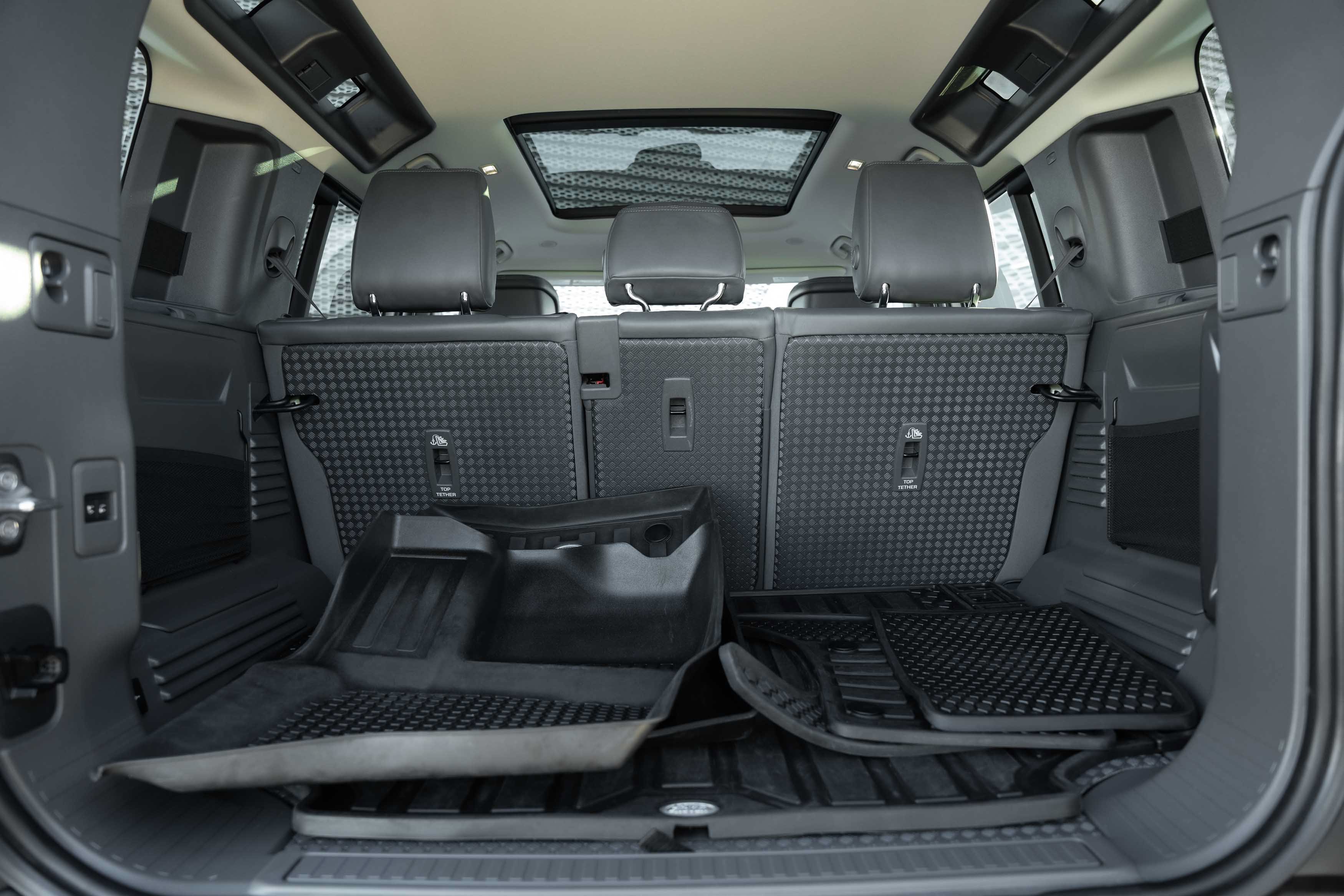 Used 2023 Fuji White Land Rover X-Dynamic SE image 26