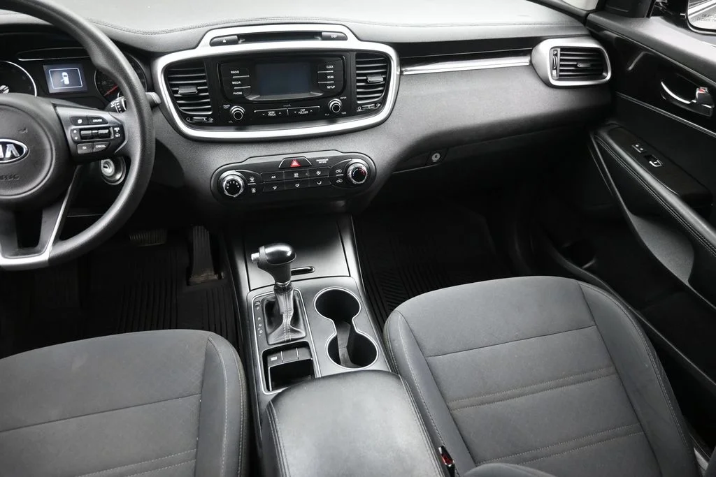 Used 2016 Silver Kia LX image 15